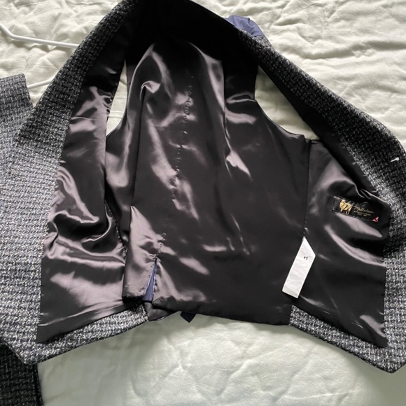 3 Piece Suit 100 percent wool - Picture 9 of 11